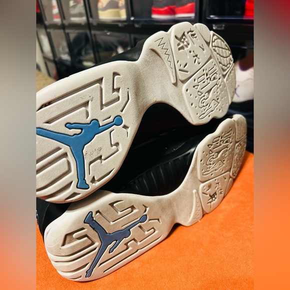 Jordan 9 Retro University Blue main image 7